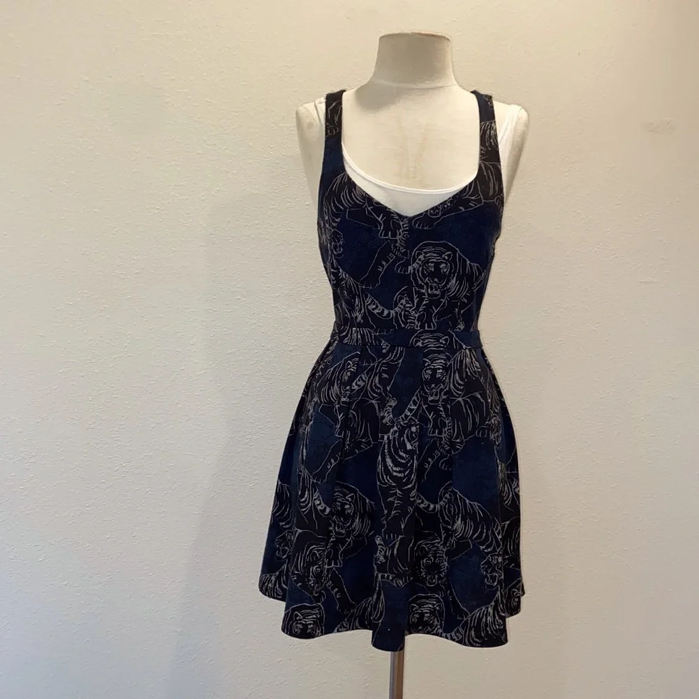 Dress - Picture 9 of 10